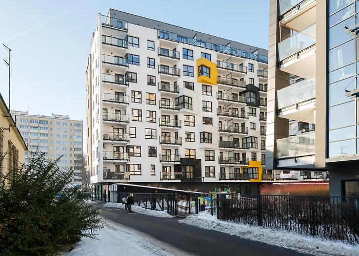 Metro Plocka Urban Oasis By Bookinghost *