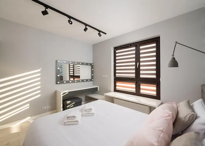 Metro Plocka Urban Oasis By Bookinghost