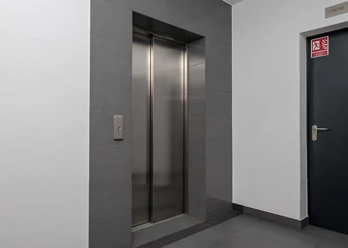 Metro Plocka Urban Oasis By Bookinghost *