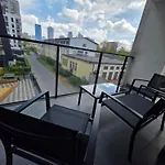 Apartment Metro Plocka Urban Oasis By Bookinghost *