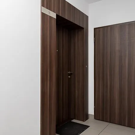 Apartment Metro Plocka Urban Oasis By Bookinghost