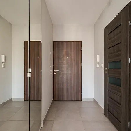 Metro Plocka Urban Oasis By Bookinghost Apartment