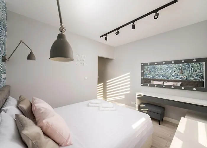 Metro Plocka Urban Oasis By Bookinghost Apartment *