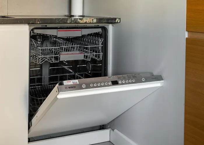 Metro Plocka Urban Oasis By Bookinghost *